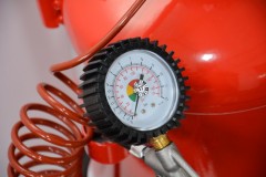 Pojazdný pneuhustič 1862