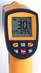 Infračervený laserový bezdotykový teplomer IRT-700 (7)